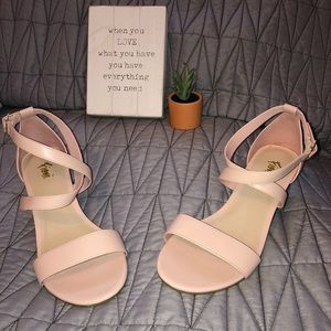 Light pink/nude wedges